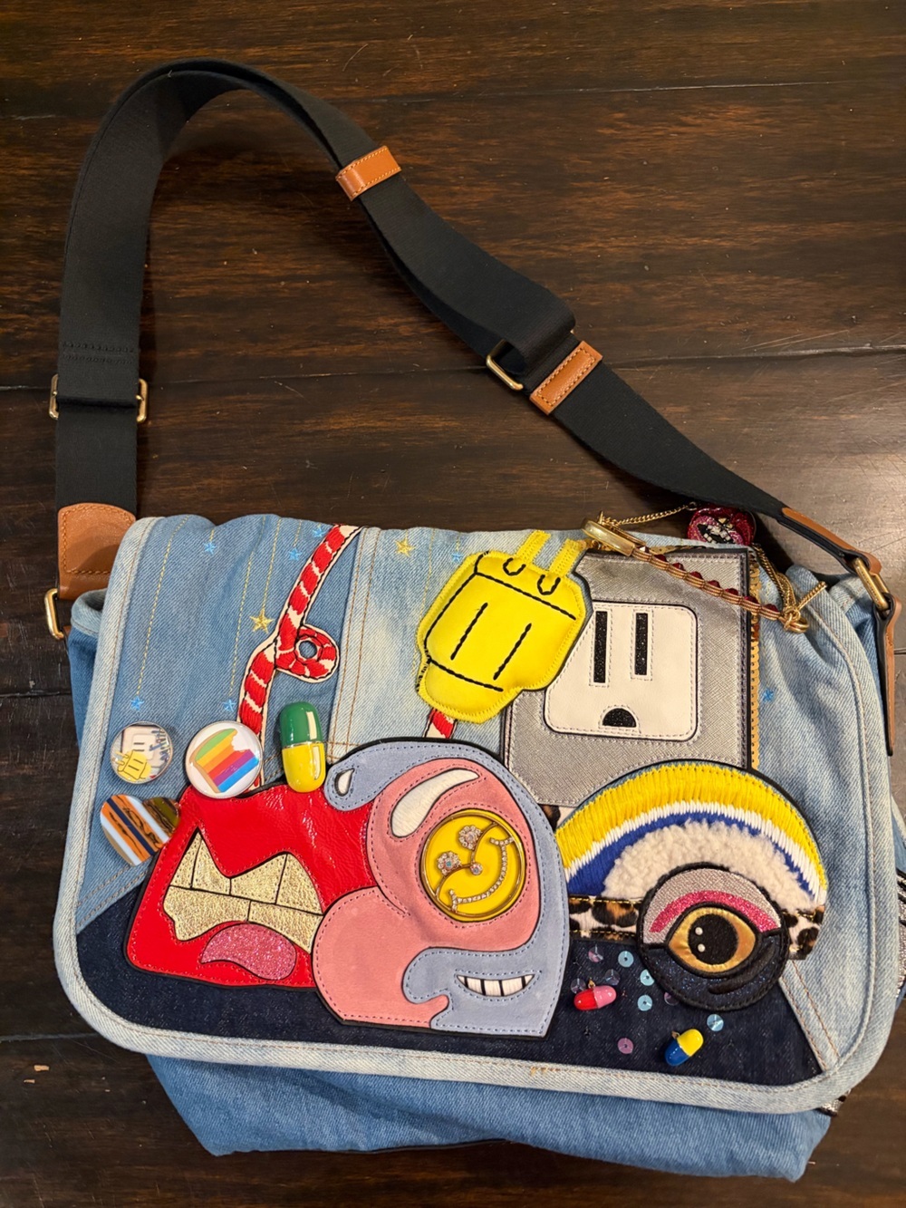 Marc Jacobs x Julie Verhoeven Applique Abstract-Art Denim Messenger Bag - Picture 12 of 13